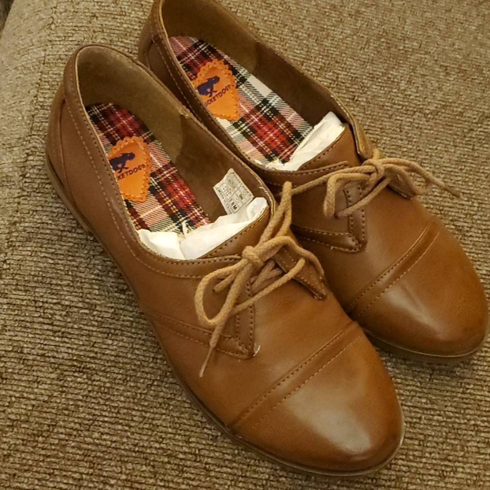 Rocket Dog brown tied flats size 8